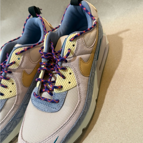 Nike Women's Sneakers in Beige and Blue - Picture 3 of 6